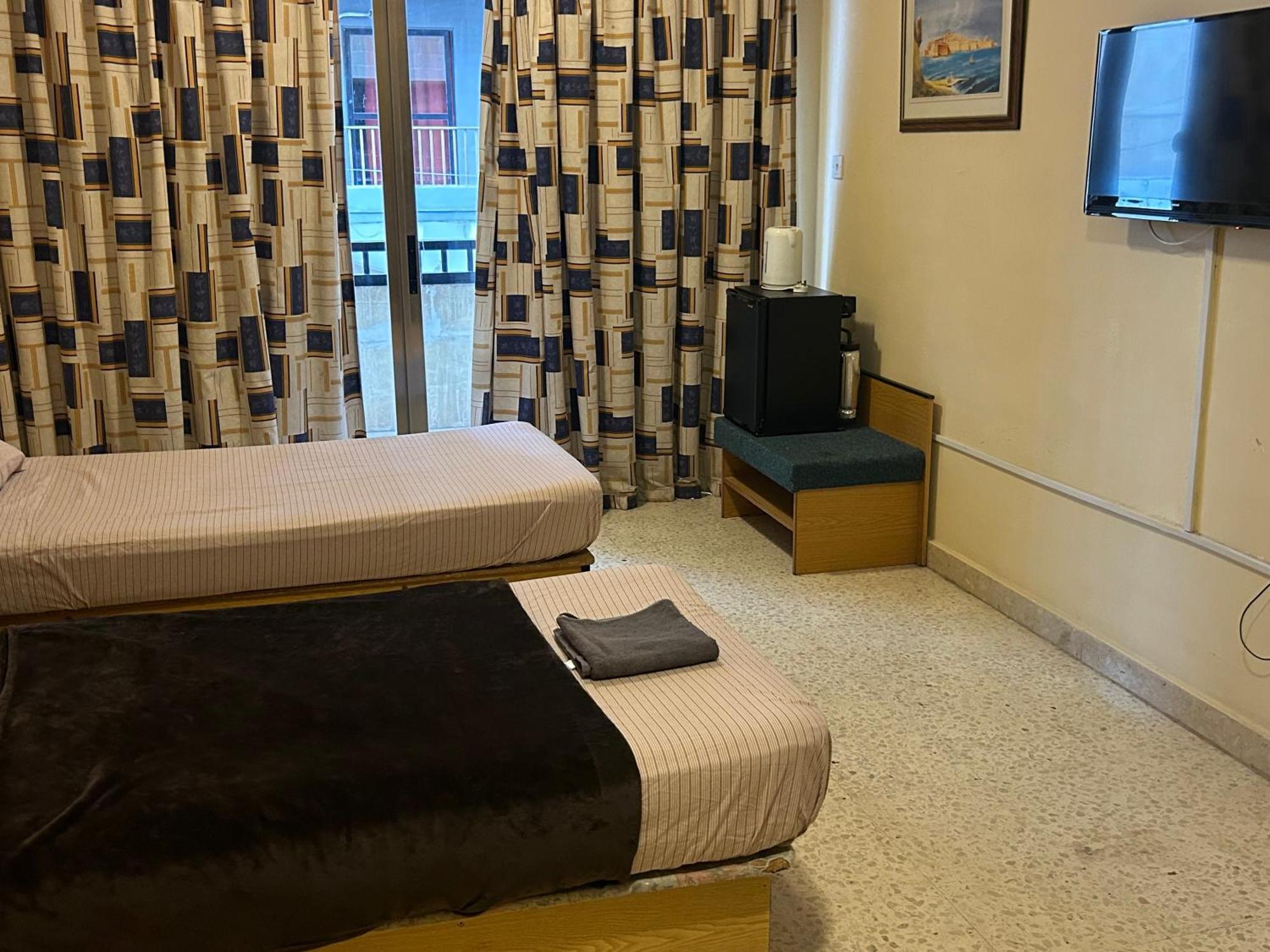 Holiday Apartments Hostel *